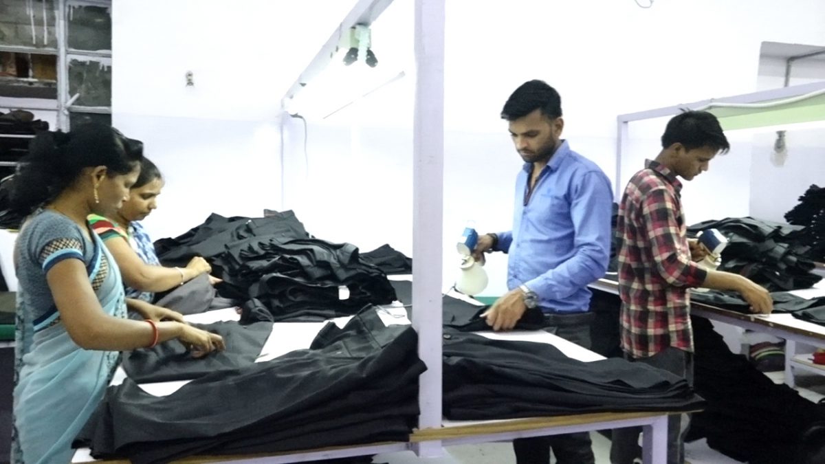 Garments Packing